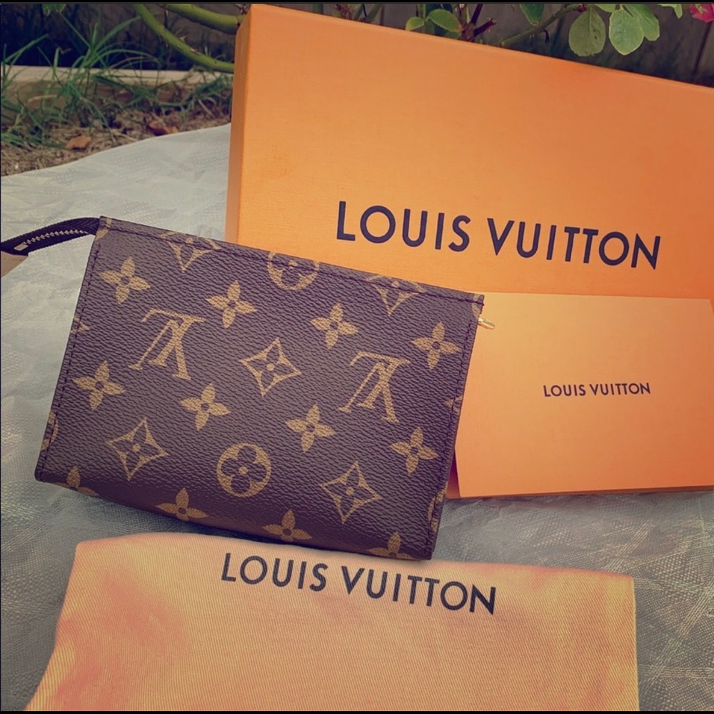 RARE SOLD OUT Louis Vuitton toiletry 15